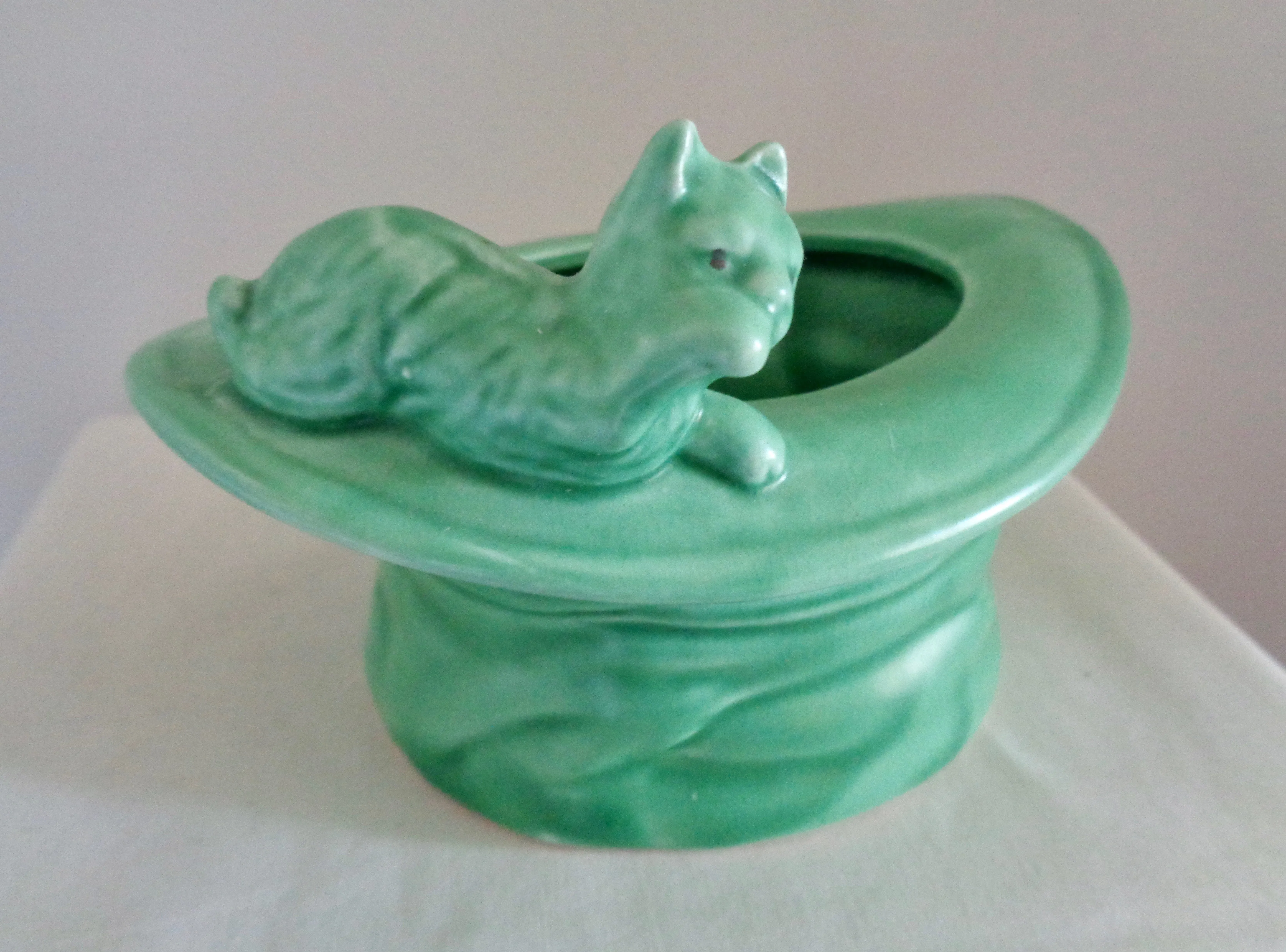 1930s SylvaC Model 165 'Cat On Top Hat' Posy Vase