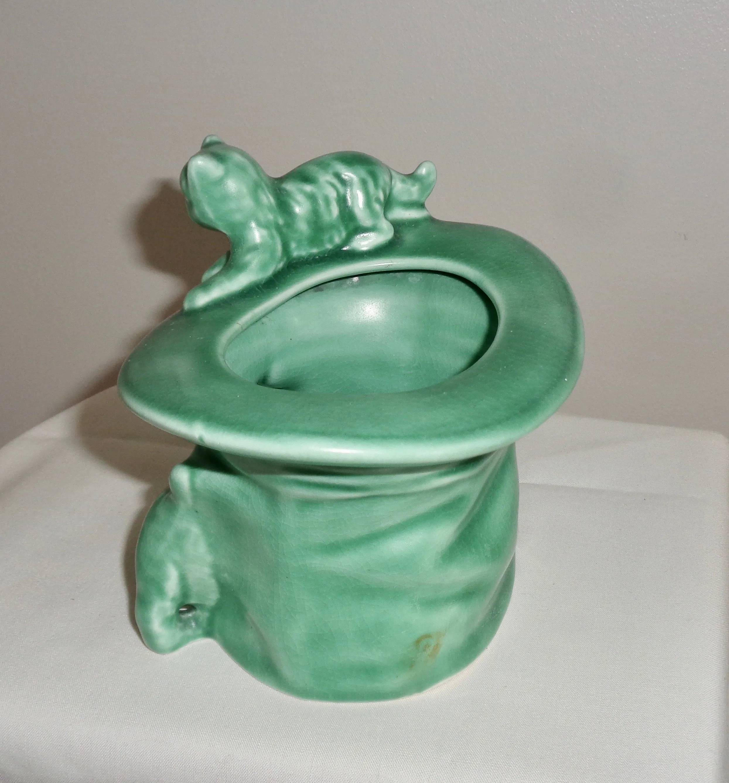 1940s SylvaC Green Model 1484 'Cat And Dog On Top Hat' Posy Vase