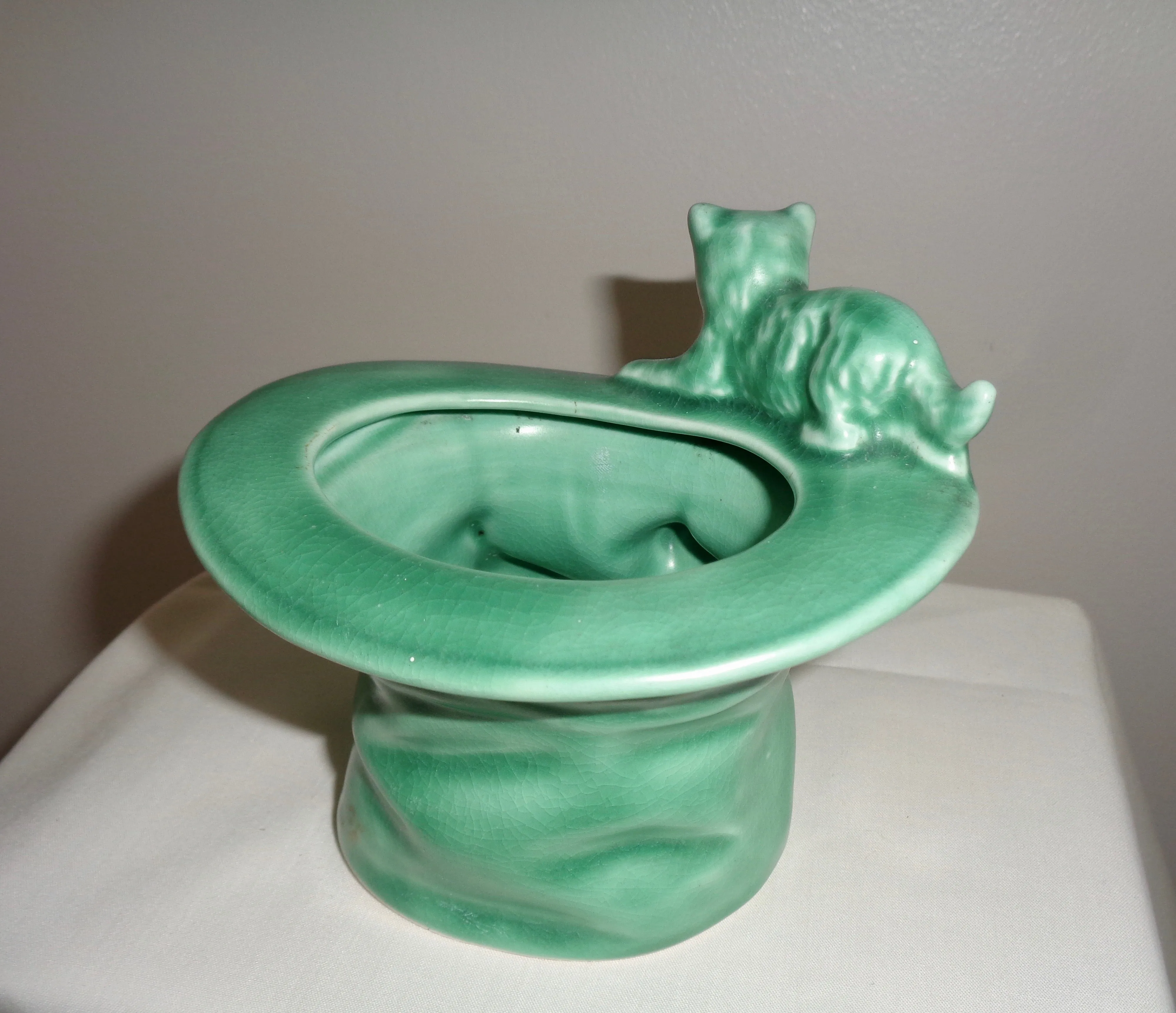 1940s SylvaC Green Model 1484 'Cat And Dog On Top Hat' Posy Vase