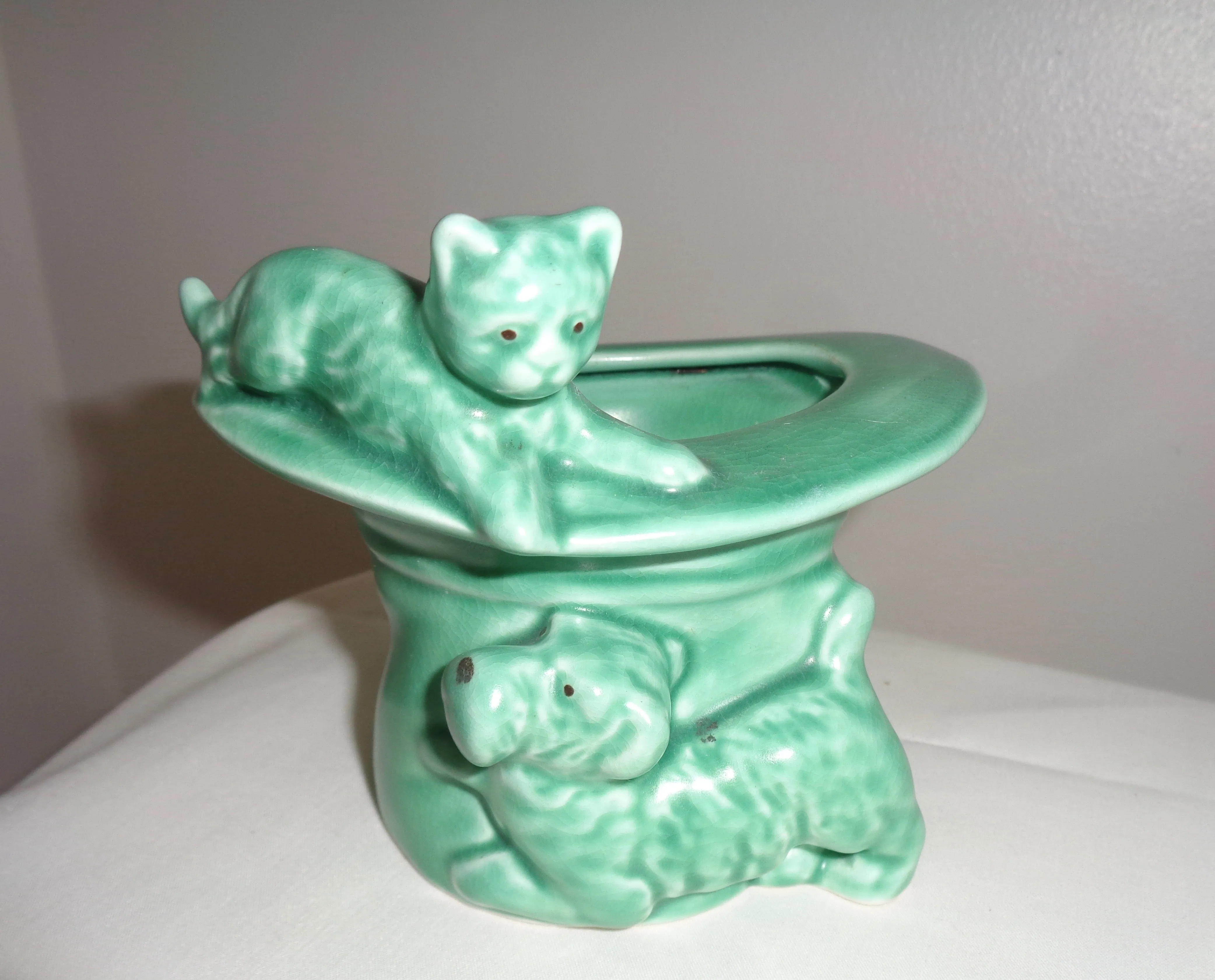 1940s SylvaC Green Model 1484 'Cat And Dog On Top Hat' Posy Vase