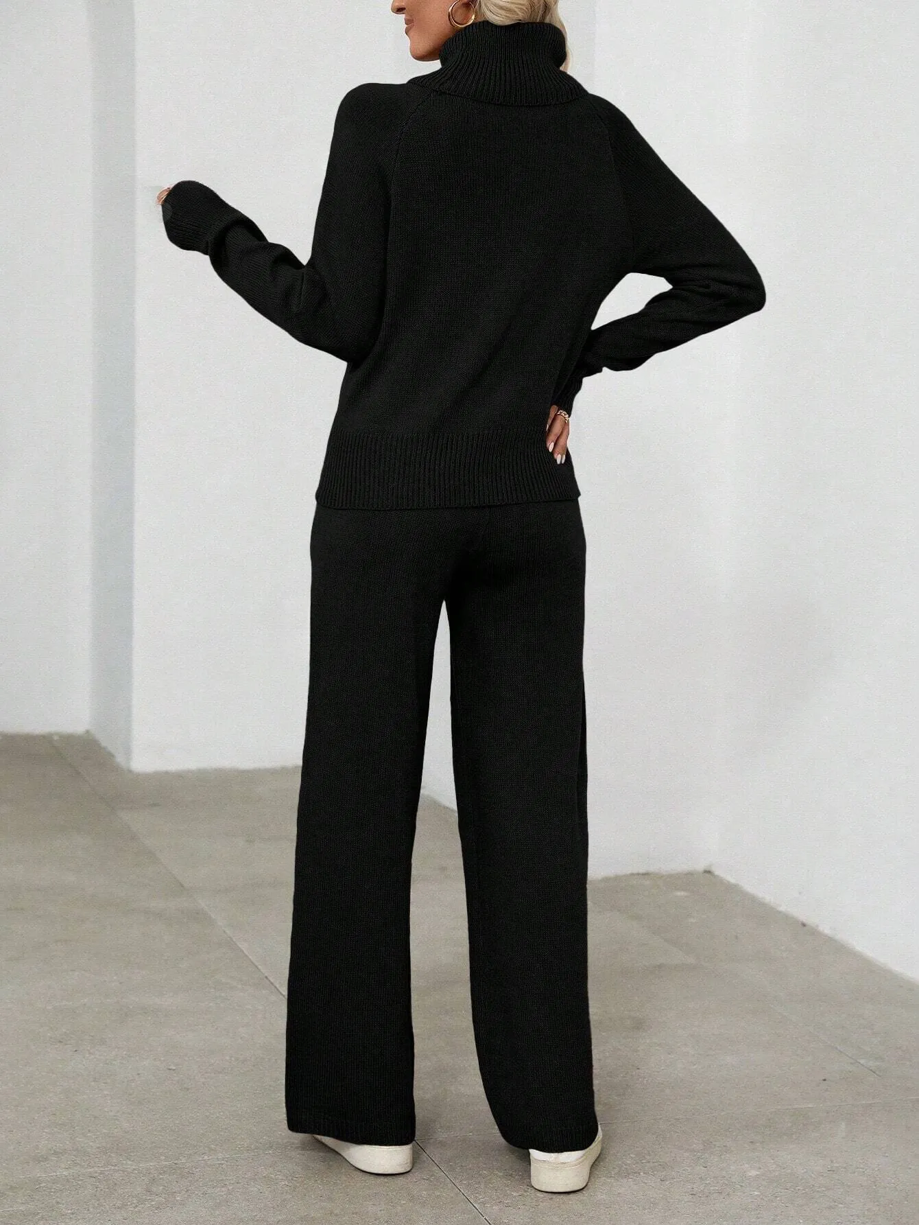 CASUAL LADIES' TURTLENECK LONG SLEEVE SWEATER AND SWEATER PANTS SUIT