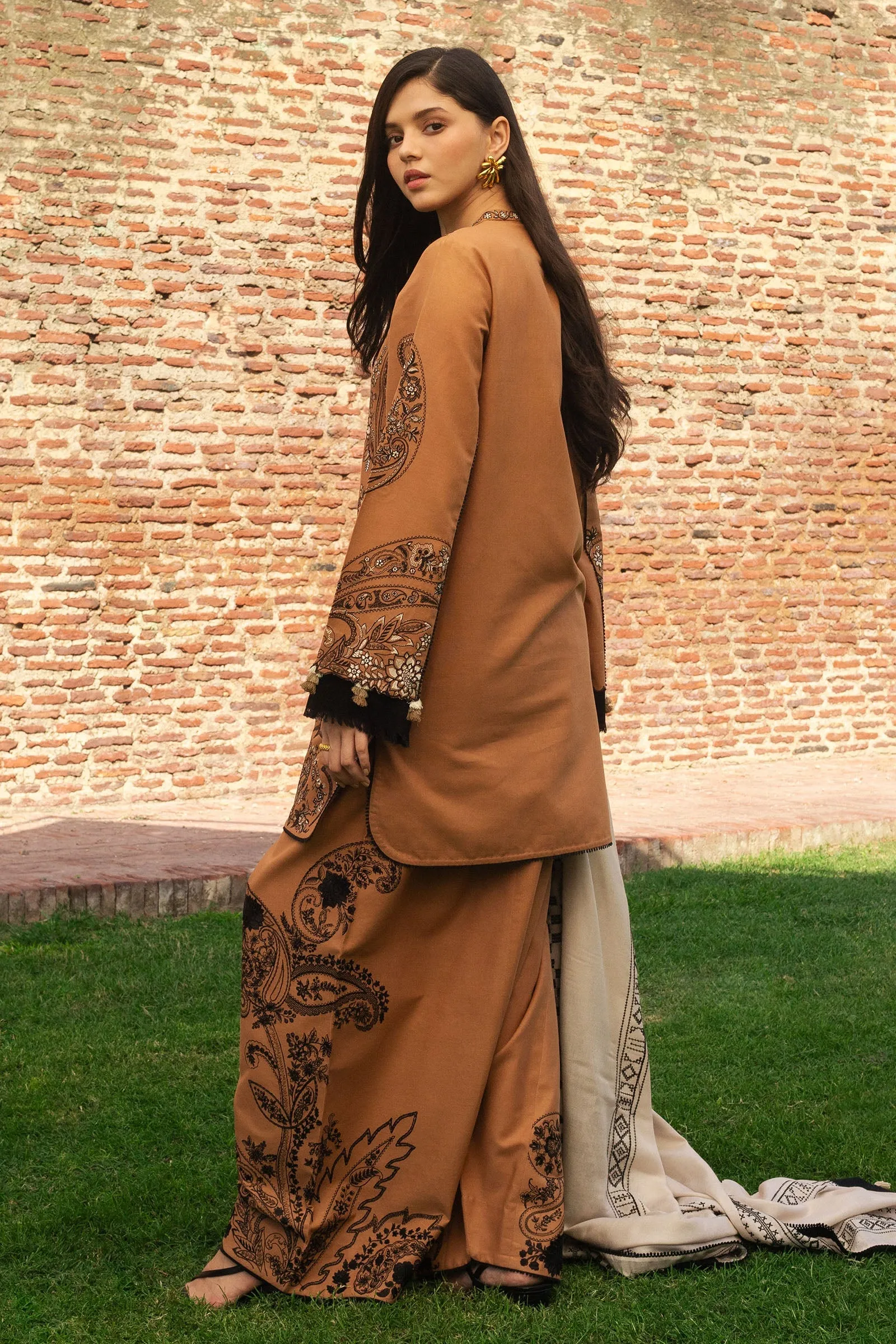 Zara Shahjahan Winter '24 – ROYA-D6